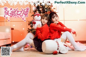 TouTiao 2017-12-24: Models Zhou Xi Yan (周 熙 妍) and Bai Tian (白 甜) (28 photos)